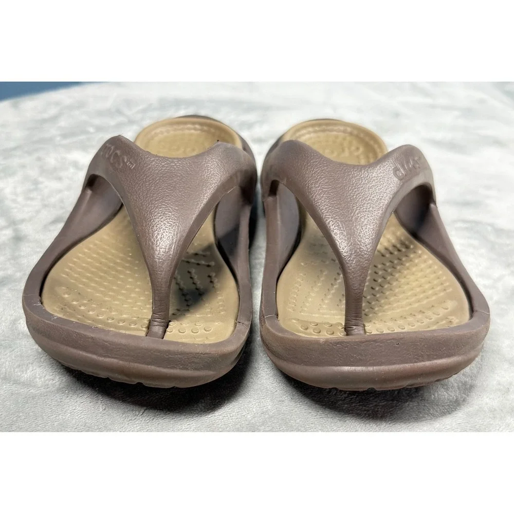 Crocs Sanrah Flip Flops Womens 8 Brown Wedge Sandals Thong Comfort